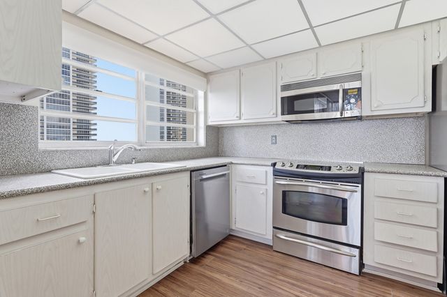 1825 S Ocean Drive PH 1, Hallandale Beach, FL 33009