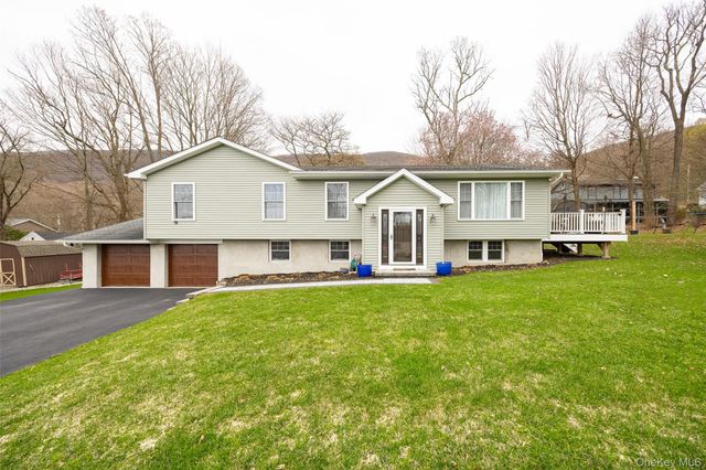 8 Willow Road, Beacon, NY 12508