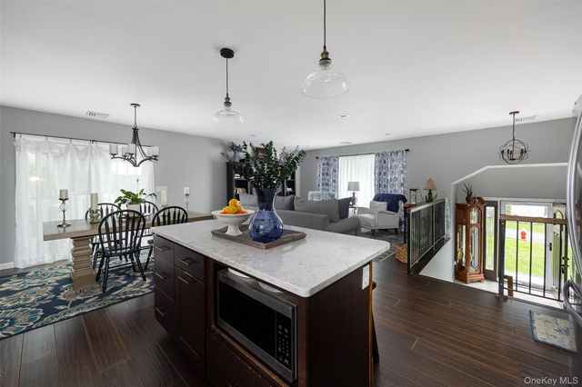 8 Willow Road, Beacon, NY 12508