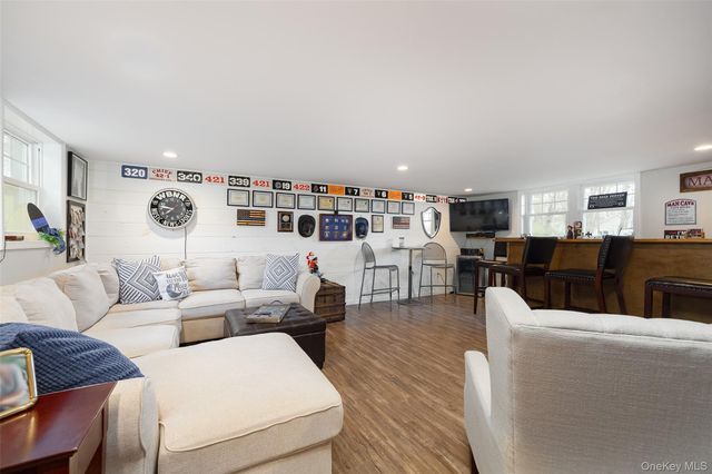 8 Willow Road, Beacon, NY 12508