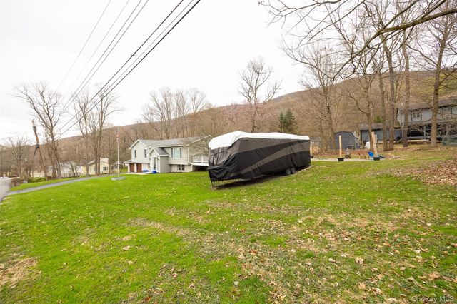 8 Willow Road, Beacon, NY 12508