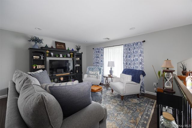 8 Willow Road, Beacon, NY 12508