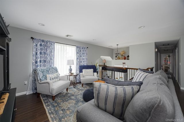 8 Willow Road, Beacon, NY 12508