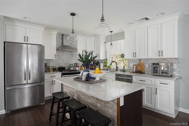 8 Willow Road, Beacon, NY 12508