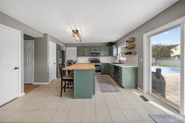 5467 Congleton Circle, Clay, NY 13041