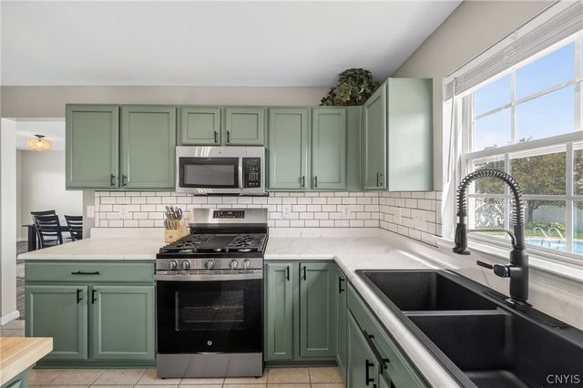 5467 Congleton Circle, Clay, NY 13041