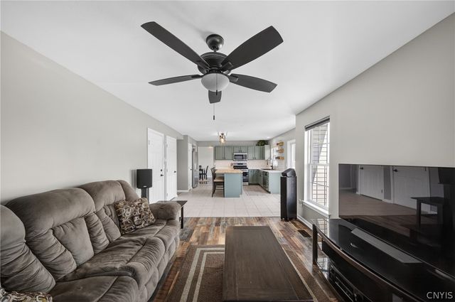 5467 Congleton Circle, Clay, NY 13041