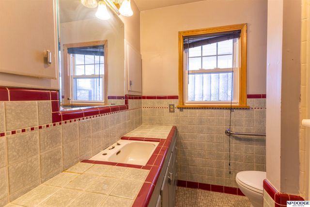 5421 Crown Point Avenue, Omaha, NE 68104