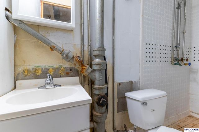 5421 Crown Point Avenue, Omaha, NE 68104