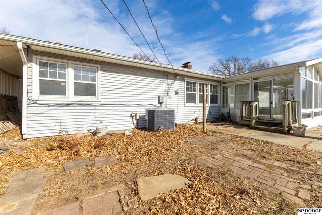 5421 Crown Point Avenue, Omaha, NE 68104