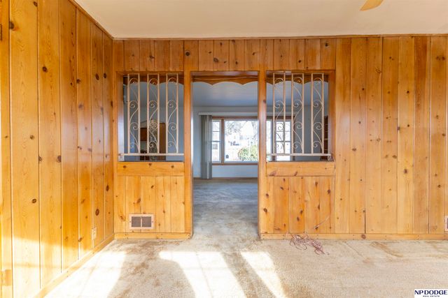 5421 Crown Point Avenue, Omaha, NE 68104