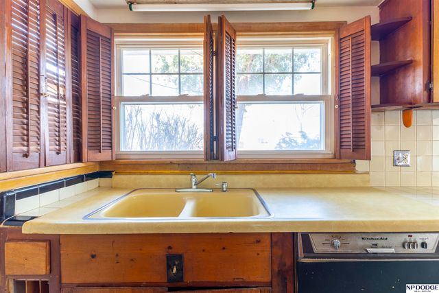 5421 Crown Point Avenue, Omaha, NE 68104