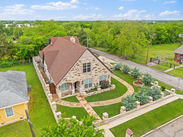 2104 Wellington Street, Greenville, TX 75401
