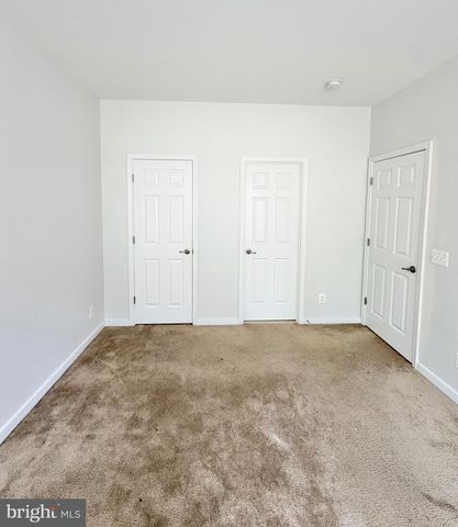 2048 BLUNT LN, Alexandria, VA 22303