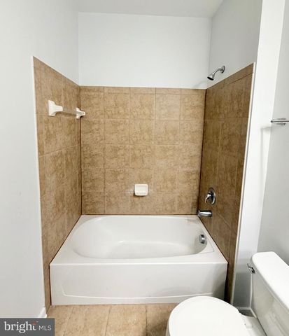 2048 BLUNT LN, Alexandria, VA 22303