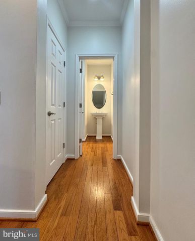 2048 BLUNT LN, Alexandria, VA 22303