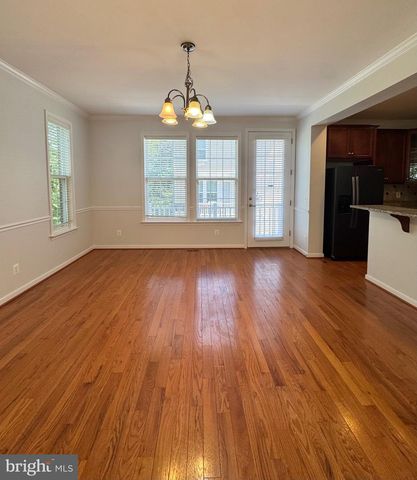 2048 BLUNT LN, Alexandria, VA 22303