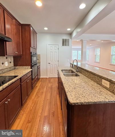 2048 BLUNT LN, Alexandria, VA 22303