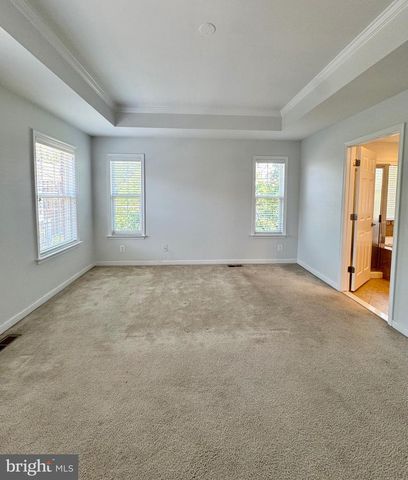2048 BLUNT LN, Alexandria, VA 22303