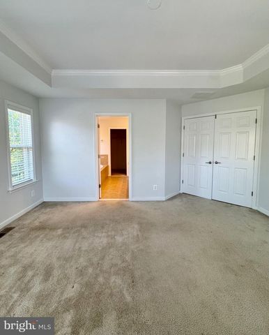 2048 BLUNT LN, Alexandria, VA 22303