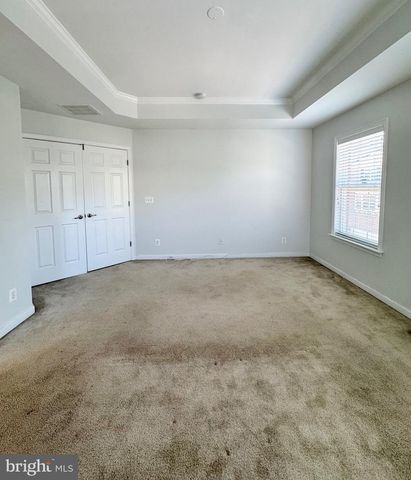 2048 BLUNT LN, Alexandria, VA 22303