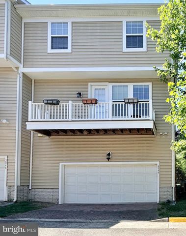 2048 BLUNT LN, Alexandria, VA 22303