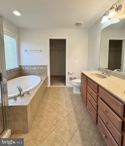 2048 BLUNT LN, Alexandria, VA 22303