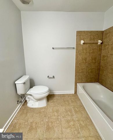 2048 BLUNT LN, Alexandria, VA 22303