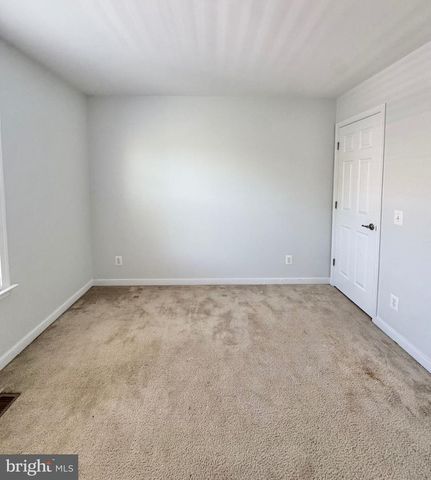 2048 BLUNT LN, Alexandria, VA 22303