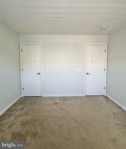 2048 BLUNT LN, Alexandria, VA 22303