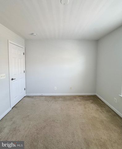 2048 BLUNT LN, Alexandria, VA 22303