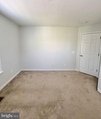2048 BLUNT LN, Alexandria, VA 22303