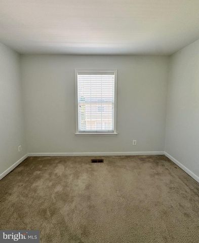 2048 BLUNT LN, Alexandria, VA 22303