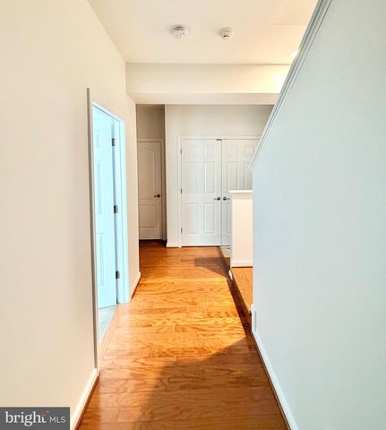 2048 BLUNT LN, Alexandria, VA 22303