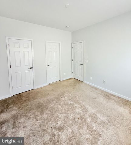 2048 BLUNT LN, Alexandria, VA 22303