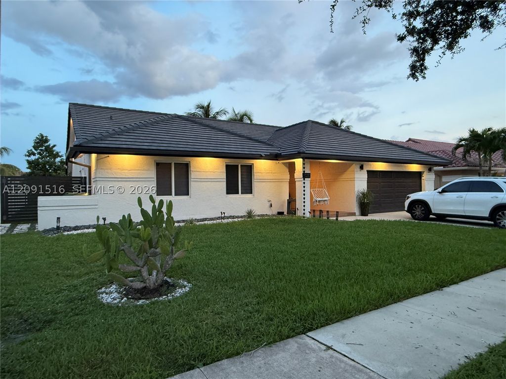 1035 NW 164th Ave 0, Pembroke Pines, FL 33028