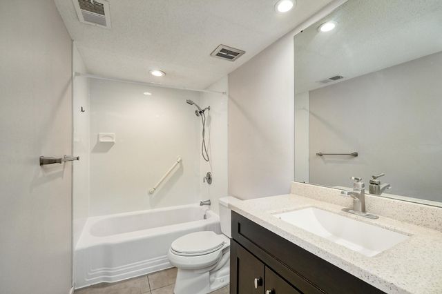 6423 Colony Way 2G, Edina, MN 55435