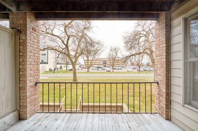 6423 Colony Way 2G, Edina, MN 55435