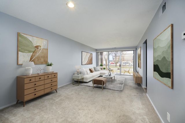 6423 Colony Way 2G, Edina, MN 55435