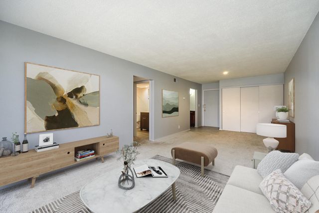 6423 Colony Way 2G, Edina, MN 55435