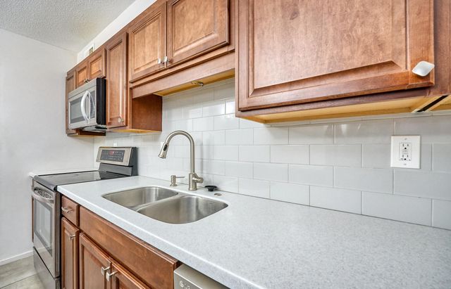 6423 Colony Way 2G, Edina, MN 55435