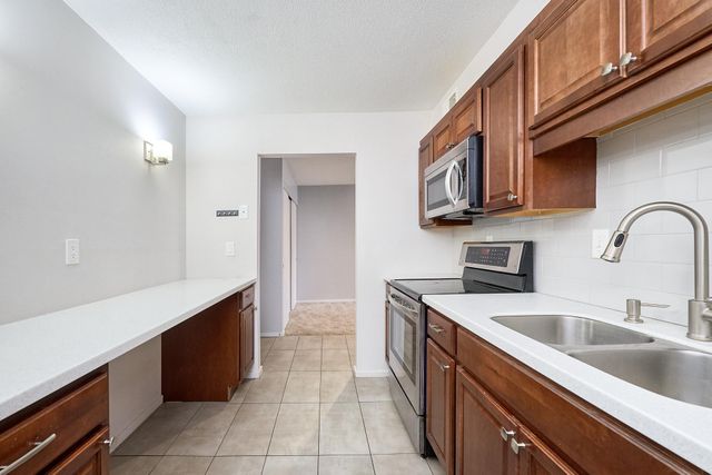 6423 Colony Way 2G, Edina, MN 55435