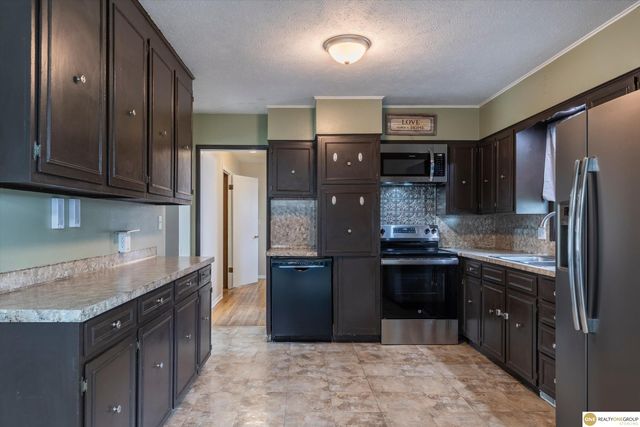 3222 S 59th Street, Omaha, NE 68106