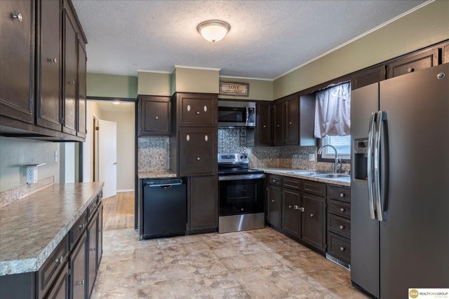 3222 S 59th Street, Omaha, NE 68106
