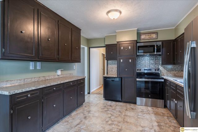 3222 S 59th Street, Omaha, NE 68106