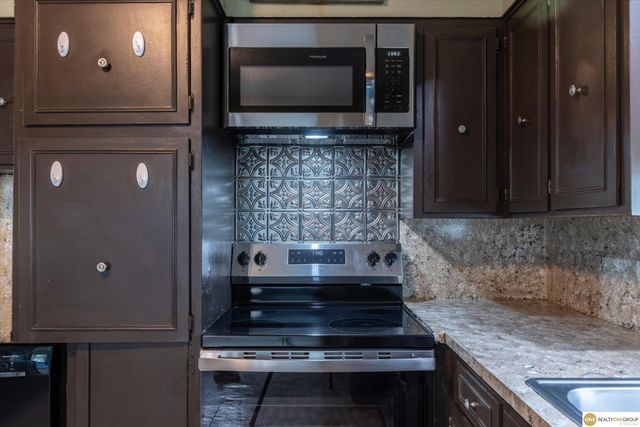 3222 S 59th Street, Omaha, NE 68106