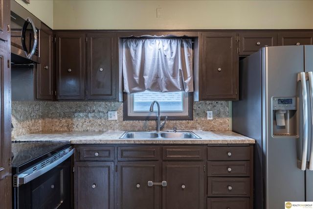 3222 S 59th Street, Omaha, NE 68106