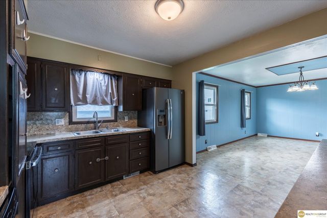 3222 S 59th Street, Omaha, NE 68106
