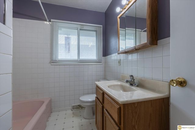 3222 S 59th Street, Omaha, NE 68106