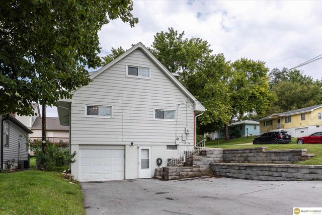 3222 S 59th Street, Omaha, NE 68106